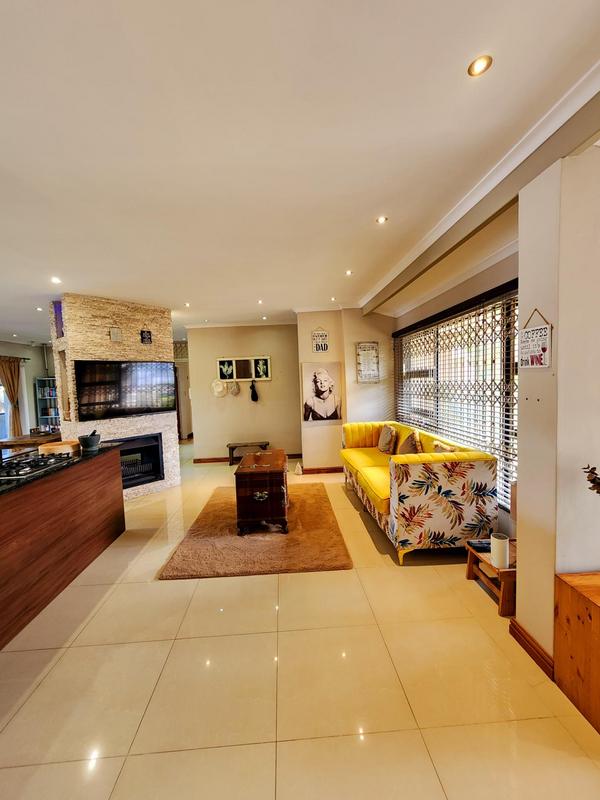 5 Bedroom Property for Sale in Amanda Glen Western Cape